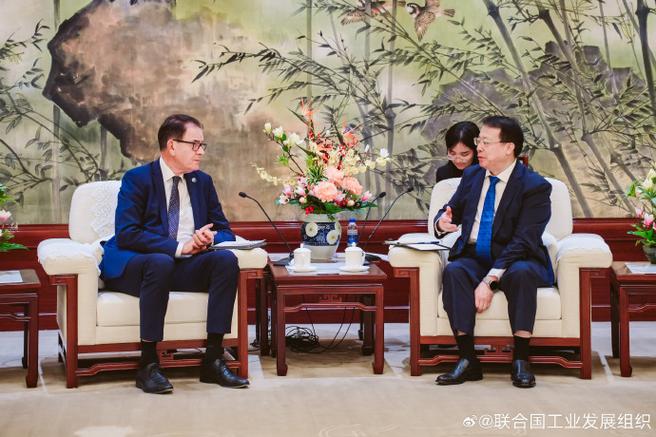 进一步强化上海投资与技术促进办公室的功能,促进双向投资和技术交